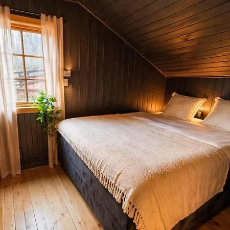 Ferienhaus Forest By The Water Ålesund